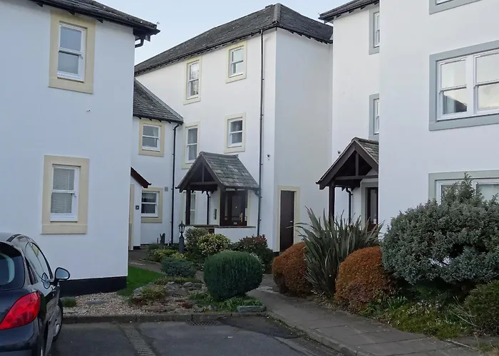 10 Elm Court